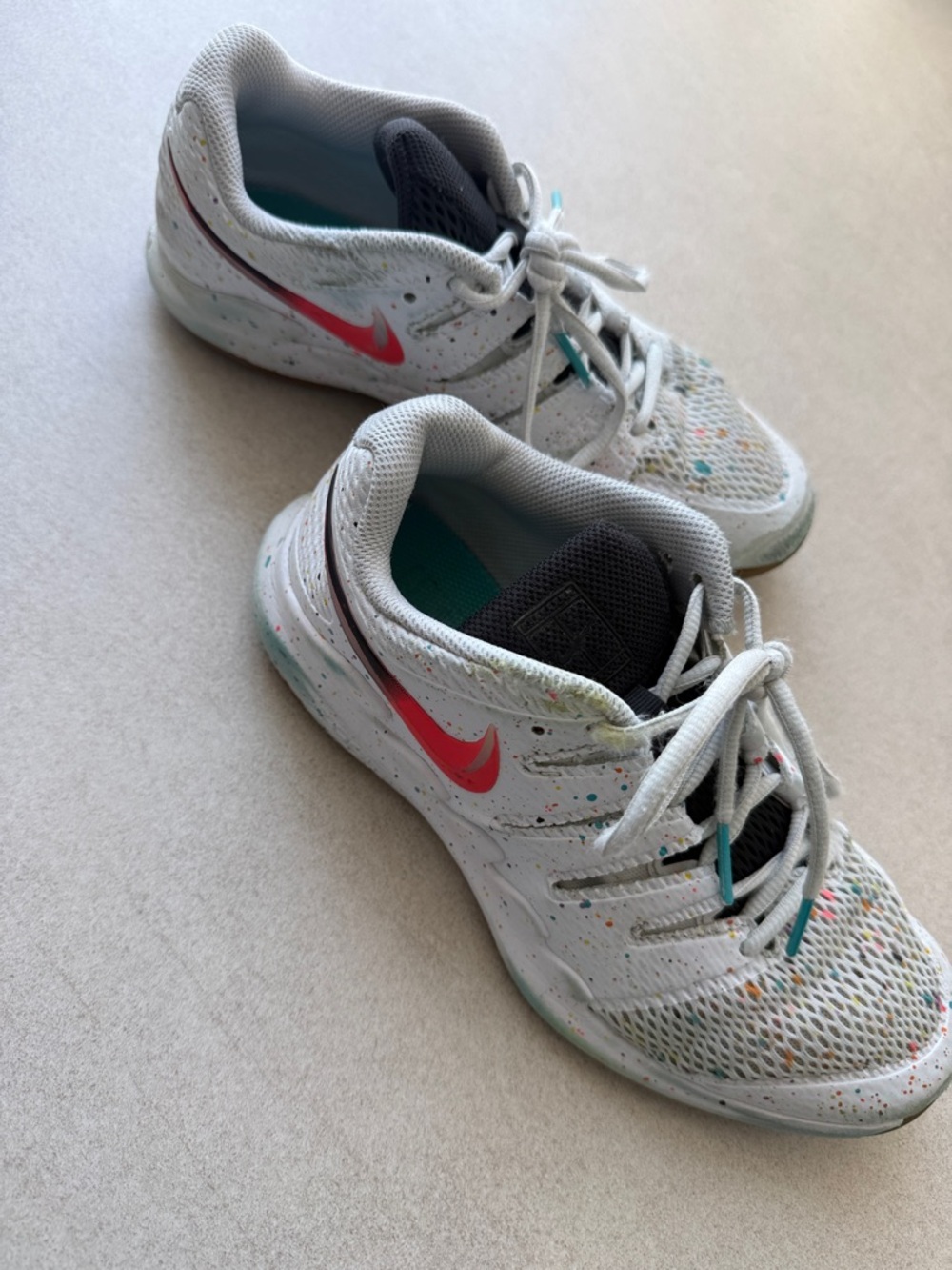 Used tennis Nike Kids White Sneakers with Pink Swoosh and Multicolor Speckles